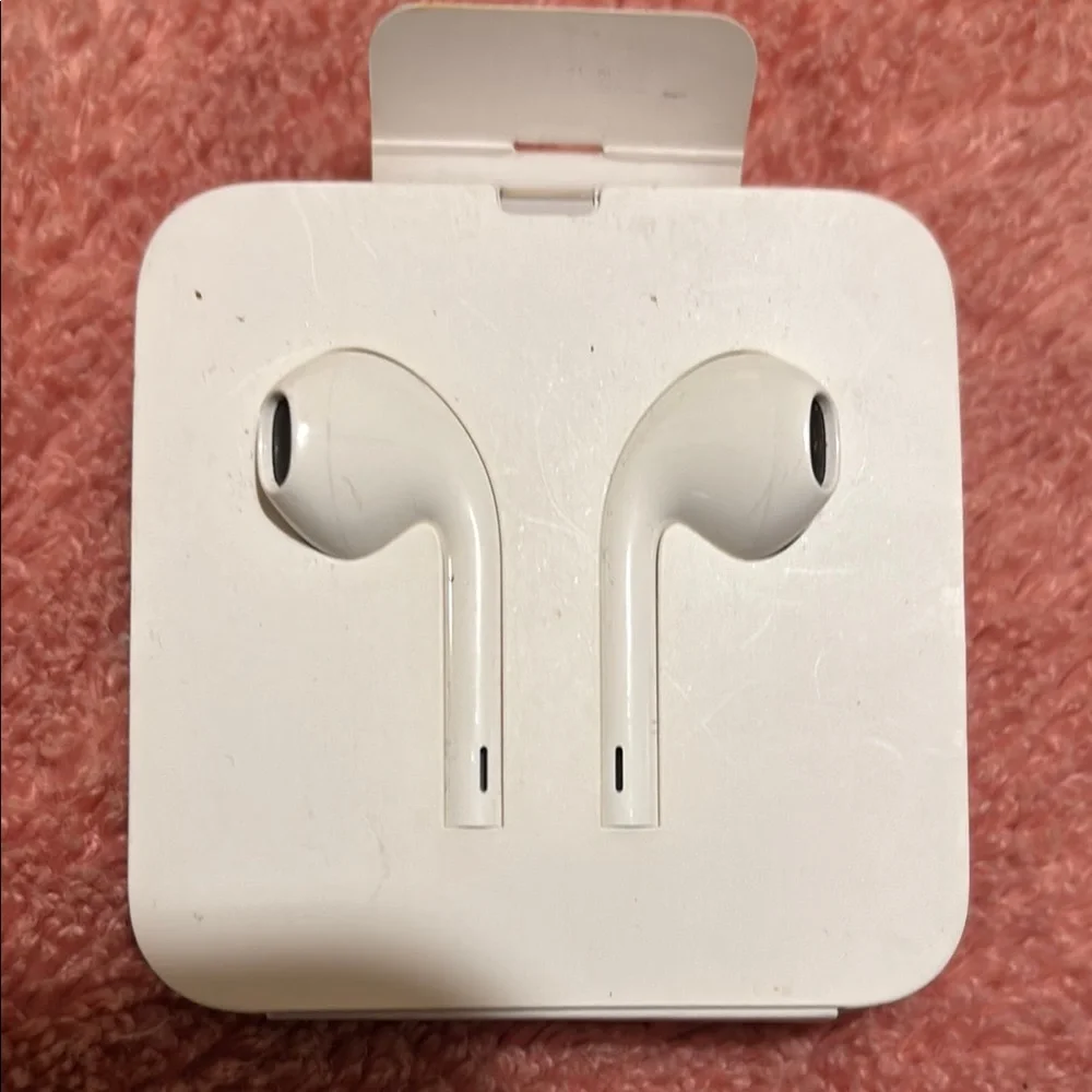 White Wired Earbuds